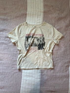 Hollister beige graphic music print baby tee crew neck-shirt, M